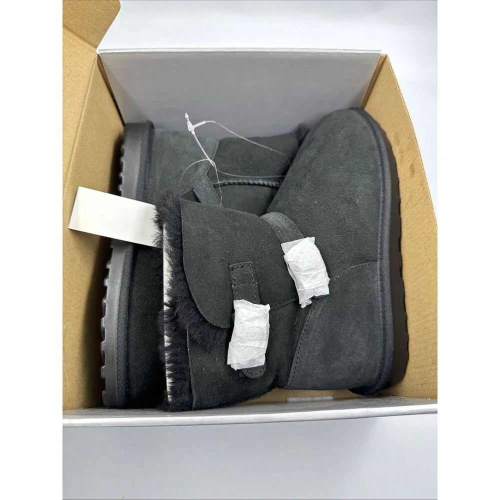 NEW Kirkland Signature Kids' Shearling Buckle Boots - Size 4 Black